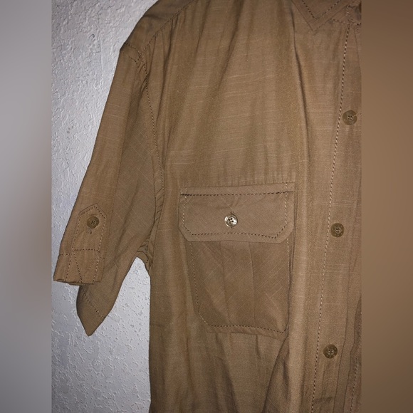 Men’s size M button down short sleeve shirt - Picture 5 of 5